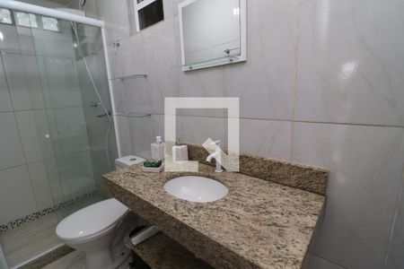 Banheiro de casa para alugar com 1 quarto, 45m² em Jardim Guanabara, Rio de Janeiro