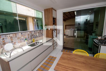 Casa de condomínio à venda com 280m², 4 quartos e 2 vagas Casa de condomínio à venda com 280m², 4 quartos e 2 vagasCozinha