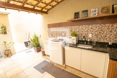 Casa de condomínio à venda com 280m², 4 quartos e 2 vagas Casa de condomínio à venda com 280m², 4 quartos e 2 vagasÁrea de Serviço