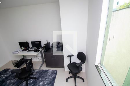 Casa de condomínio à venda com 280m², 4 quartos e 2 vagas Casa de condomínio à venda com 280m², 4 quartos e 2 vagasEscritório