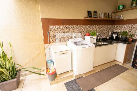 Casa de condomínio à venda com 280m², 4 quartos e 2 vagas Casa de condomínio à venda com 280m², 4 quartos e 2 vagasÁrea de Serviço