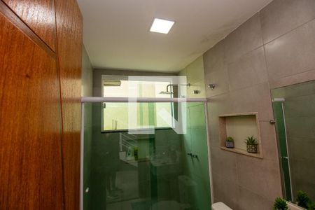 Casa de condomínio à venda com 280m², 4 quartos e 2 vagas Casa de condomínio à venda com 280m², 4 quartos e 2 vagasBanheiro social 2