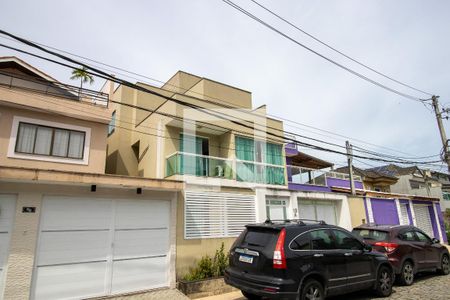Casa de condomínio à venda com 280m², 4 quartos e 2 vagas Casa de condomínio à venda com 280m², 4 quartos e 2 vagasFachada