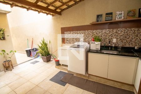 Casa de condomínio à venda com 280m², 4 quartos e 2 vagas Casa de condomínio à venda com 280m², 4 quartos e 2 vagasÁrea de Serviço