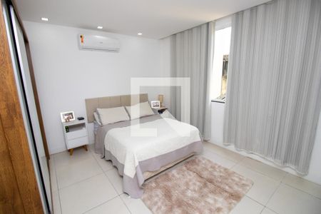 Casa de condomínio à venda com 280m², 4 quartos e 2 vagas Casa de condomínio à venda com 280m², 4 quartos e 2 vagasQuarto 4