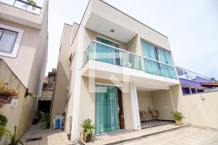 Casa de condomínio à venda com 280m², 4 quartos e 2 vagas Casa de condomínio à venda com 280m², 4 quartos e 2 vagasFachada