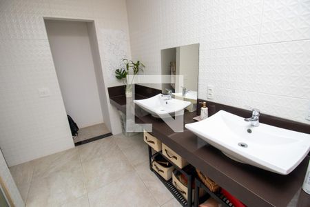 Casa de condomínio à venda com 280m², 4 quartos e 2 vagas Casa de condomínio à venda com 280m², 4 quartos e 2 vagasBanheiro quarto 4