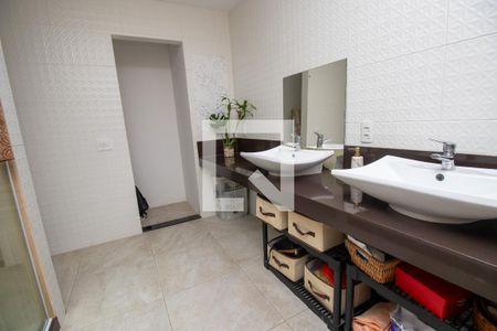 Casa de condomínio à venda com 280m², 4 quartos e 2 vagas Casa de condomínio à venda com 280m², 4 quartos e 2 vagasBanheiro quarto 4