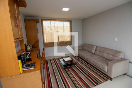 Casa de condomínio à venda com 280m², 4 quartos e 2 vagas Casa de condomínio à venda com 280m², 4 quartos e 2 vagasSala intima