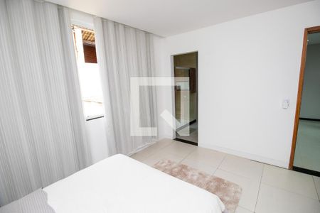 Casa de condomínio à venda com 280m², 4 quartos e 2 vagas Casa de condomínio à venda com 280m², 4 quartos e 2 vagasQuarto 4