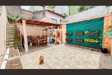 Casa à venda com 200m², 3 quartos e 2 vagas Casa à venda com 200m², 3 quartos e 2 vagasQuintal