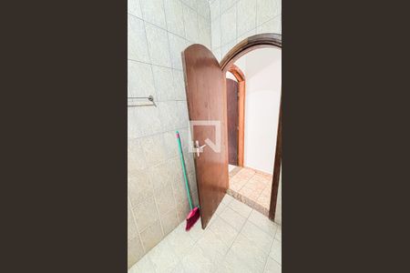 Casa à venda com 200m², 3 quartos e 2 vagas Casa à venda com 200m², 3 quartos e 2 vagasBanheiro 1