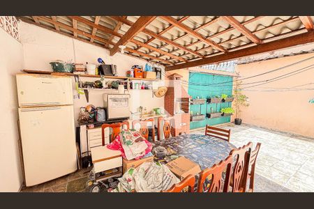 Casa à venda com 200m², 3 quartos e 2 vagas Casa à venda com 200m², 3 quartos e 2 vagasQuintal