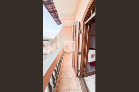 Casa à venda com 200m², 3 quartos e 2 vagas Casa à venda com 200m², 3 quartos e 2 vagasVaranda da Suíte