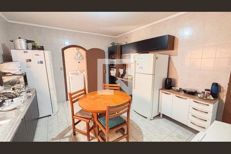 Casa à venda com 200m², 3 quartos e 2 vagas Casa à venda com 200m², 3 quartos e 2 vagasCozinha