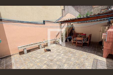 Casa à venda com 200m², 3 quartos e 2 vagas Casa à venda com 200m², 3 quartos e 2 vagasQuintal