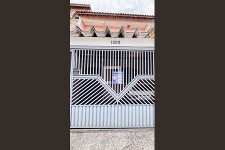 Casa à venda com 200m², 3 quartos e 2 vagas Casa à venda com 200m², 3 quartos e 2 vagasFachada