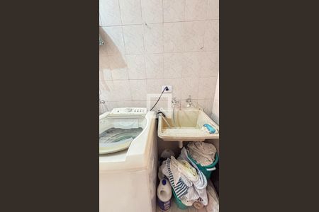 Casa à venda com 200m², 3 quartos e 2 vagas Casa à venda com 200m², 3 quartos e 2 vagasÁrea de Serviço