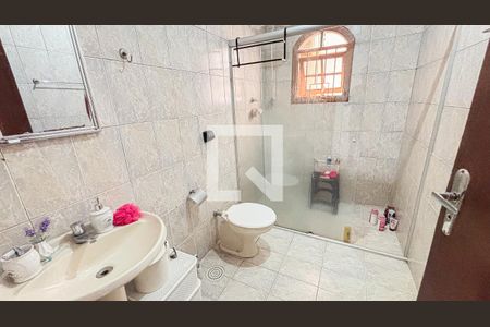 Casa à venda com 200m², 3 quartos e 2 vagas Casa à venda com 200m², 3 quartos e 2 vagasBanheiro 1