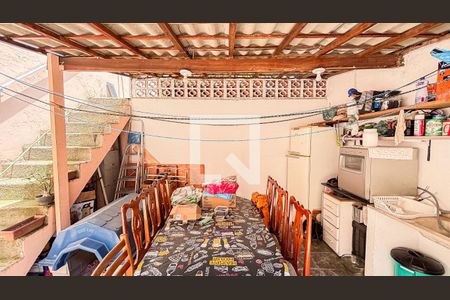 Casa à venda com 200m², 3 quartos e 2 vagas Casa à venda com 200m², 3 quartos e 2 vagasQuintal