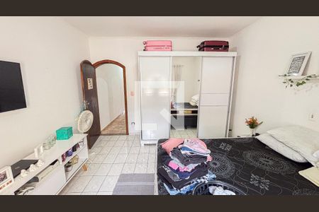 Casa à venda com 200m², 3 quartos e 2 vagas Casa à venda com 200m², 3 quartos e 2 vagasQuarto 1