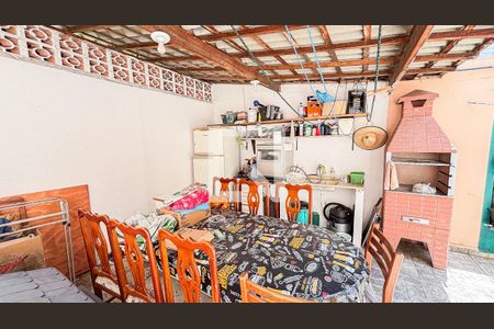 Casa à venda com 200m², 3 quartos e 2 vagas Casa à venda com 200m², 3 quartos e 2 vagasQuintal