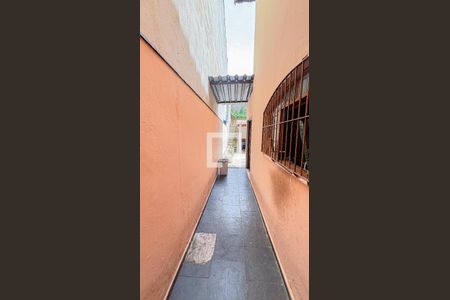 Casa à venda com 200m², 3 quartos e 2 vagas Casa à venda com 200m², 3 quartos e 2 vagasCorredor - Quintal