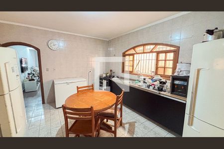 Casa à venda com 200m², 3 quartos e 2 vagas Casa à venda com 200m², 3 quartos e 2 vagasCozinha