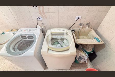 Casa à venda com 200m², 3 quartos e 2 vagas Casa à venda com 200m², 3 quartos e 2 vagasÁrea de Serviço