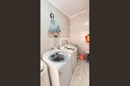 Casa à venda com 200m², 3 quartos e 2 vagas Casa à venda com 200m², 3 quartos e 2 vagasÁrea de Serviço