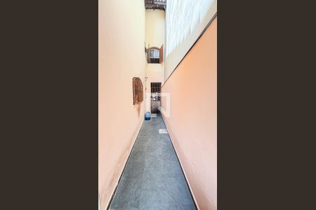 Casa à venda com 200m², 3 quartos e 2 vagas Casa à venda com 200m², 3 quartos e 2 vagasCorredor - Quintal