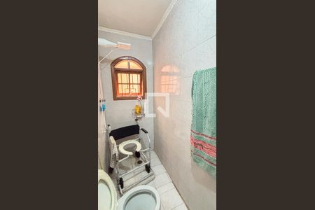 Casa à venda com 200m², 3 quartos e 2 vagas Casa à venda com 200m², 3 quartos e 2 vagasBanheiro 2