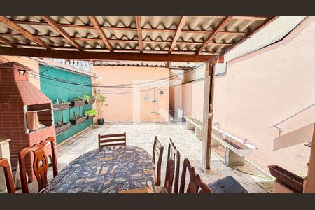 Casa à venda com 200m², 3 quartos e 2 vagas Casa à venda com 200m², 3 quartos e 2 vagasQuintal