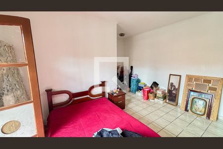 Casa à venda com 200m², 3 quartos e 2 vagas Casa à venda com 200m², 3 quartos e 2 vagasSuite