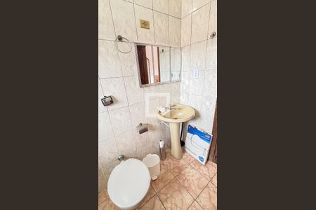 Casa à venda com 200m², 3 quartos e 2 vagas Casa à venda com 200m², 3 quartos e 2 vagasBanheiro da Suíte