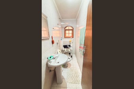 Casa à venda com 200m², 3 quartos e 2 vagas Casa à venda com 200m², 3 quartos e 2 vagasBanheiro 2