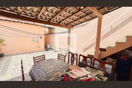 Casa à venda com 200m², 3 quartos e 2 vagas Casa à venda com 200m², 3 quartos e 2 vagasQuintal