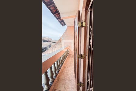 Casa à venda com 200m², 3 quartos e 2 vagas Casa à venda com 200m², 3 quartos e 2 vagasVaranda da Suíte