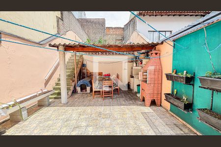 Casa à venda com 200m², 3 quartos e 2 vagas Casa à venda com 200m², 3 quartos e 2 vagasQuintal