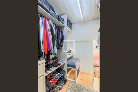 Casa à venda com 200m², 2 quartos e 1 vaga Casa à venda com 200m², 2 quartos e 1 vagaCloset da Suíte 2