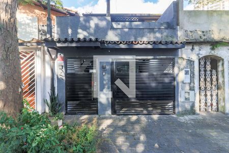 Casa à venda com 200m², 2 quartos e 1 vaga Casa à venda com 200m², 2 quartos e 1 vagaFachada