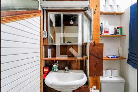 Casa à venda com 200m², 2 quartos e 1 vaga Casa à venda com 200m², 2 quartos e 1 vagaBanheiro do Quarto de Serviço