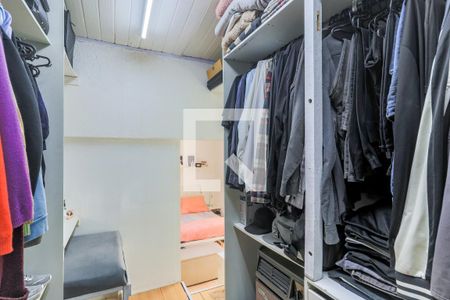 Casa à venda com 200m², 2 quartos e 1 vaga Casa à venda com 200m², 2 quartos e 1 vagaCloset da Suíte 2