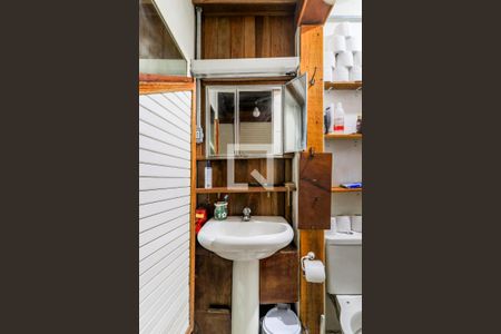 Casa à venda com 200m², 2 quartos e 1 vaga Casa à venda com 200m², 2 quartos e 1 vagaBanheiro do Quarto de Serviço