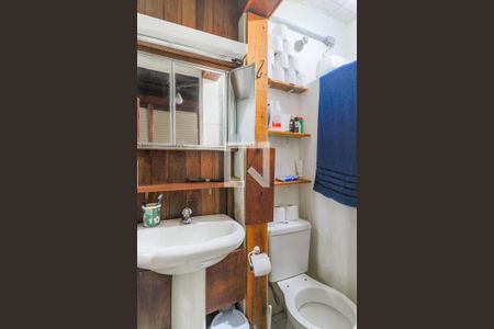 Casa à venda com 200m², 2 quartos e 1 vaga Casa à venda com 200m², 2 quartos e 1 vagaBanheiro do Quarto de Serviço