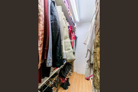 Casa à venda com 200m², 2 quartos e 1 vaga Casa à venda com 200m², 2 quartos e 1 vagaCloset da Suíte 1