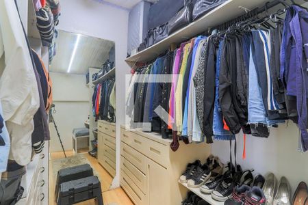 Casa à venda com 200m², 2 quartos e 1 vaga Casa à venda com 200m², 2 quartos e 1 vagaCloset da Suíte 2