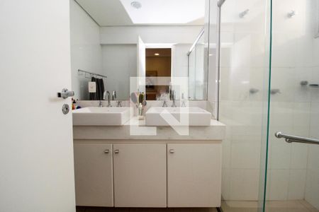 Apartamento à venda com 165m², 4 quartos e 3 vagasBanheiro do Quarto 4