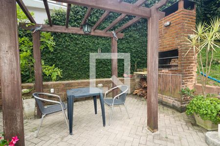Casa à venda com 300m², 3 quartos e 4 vagas Casa à venda com 300m², 3 quartos e 4 vagasPiscina
