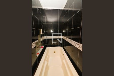 Casa à venda com 300m², 3 quartos e 4 vagas Casa à venda com 300m², 3 quartos e 4 vagasBanheiro da Suíte 1